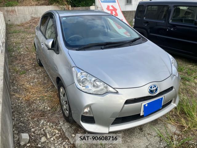 Toyota AQUA 2013-03 8877090-1