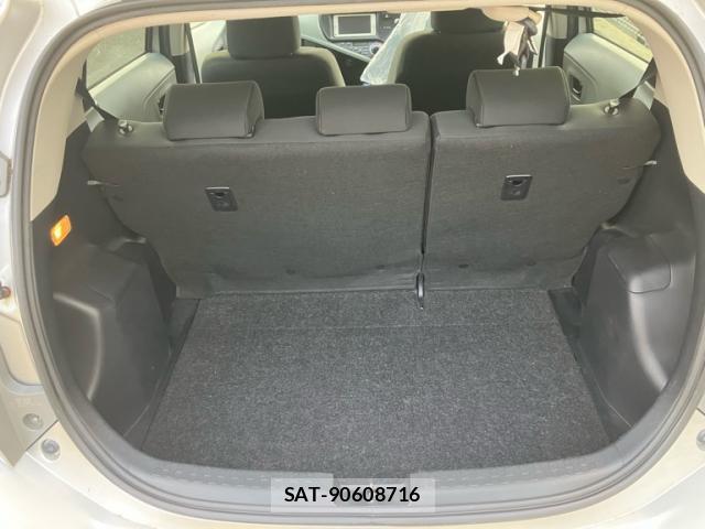Toyota AQUA 2013-03 8877090-10