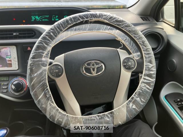Toyota AQUA 2013-03 8877090-11