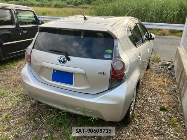 Toyota AQUA 2013-03 8877090-2