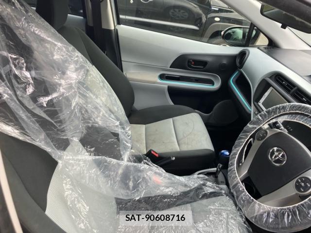 Toyota AQUA 2013-03 8877090-6