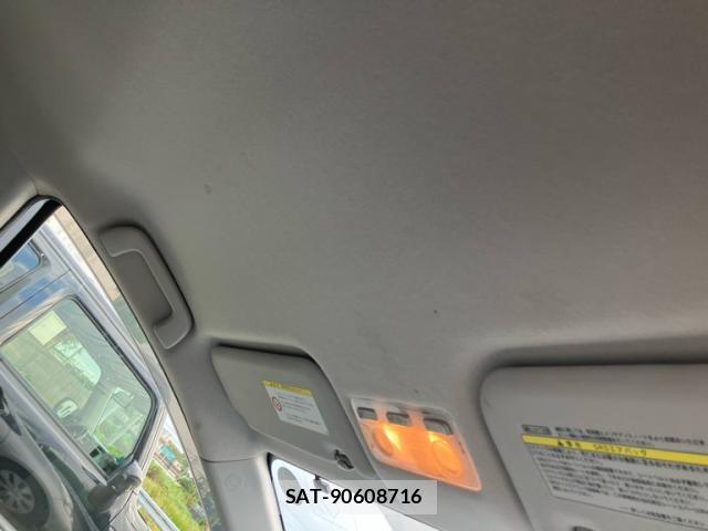 Toyota AQUA 2013-03 8877090-7