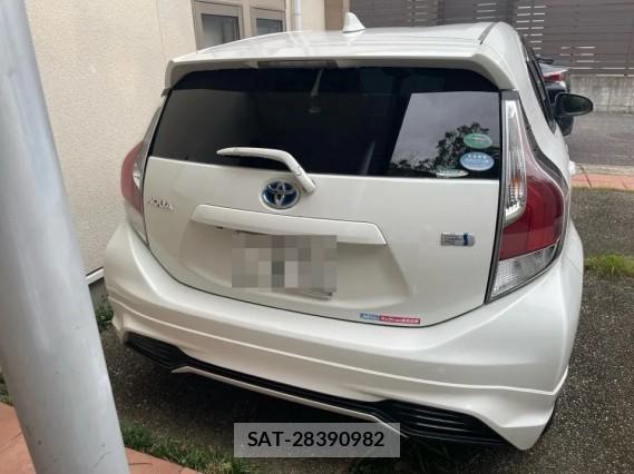 Toyota AQUA 2015-10 8877182-1