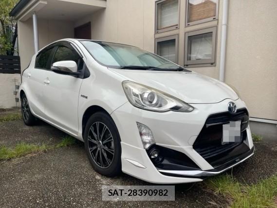 Toyota AQUA 2015-10 8877182-11