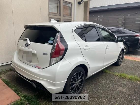 Toyota AQUA 2015-10 8877182-12