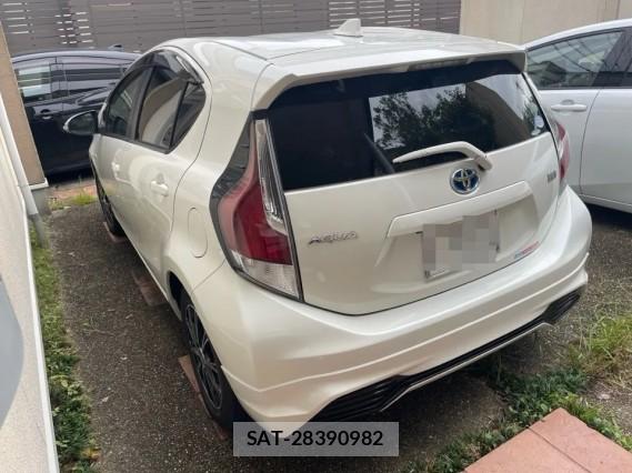 Toyota AQUA 2015-10 8877182-13
