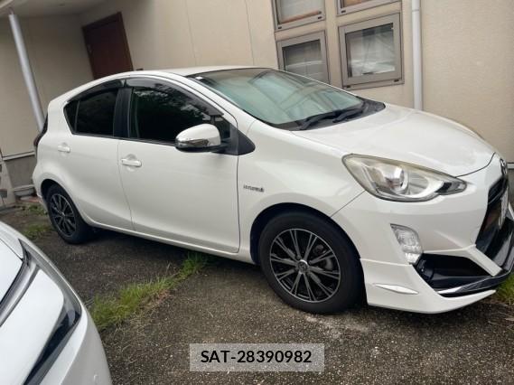 Toyota AQUA 2015-10 8877182-3