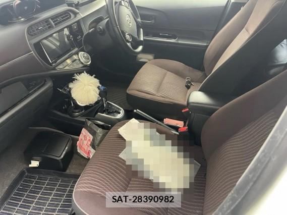 Toyota AQUA 2015-10 8877182-5