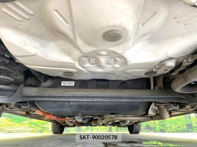 Toyota AQUA 2014-03 8877217-18