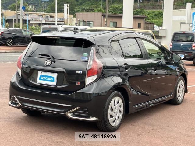 Toyota AQUA 2018-08 8877280-2