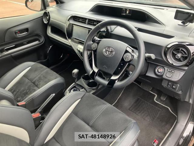 Toyota AQUA 2018-08 8877280-3