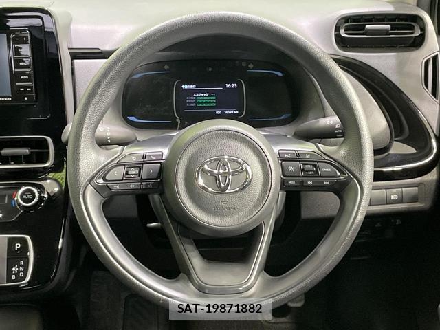 Toyota AQUA 2023-07 8877328-10