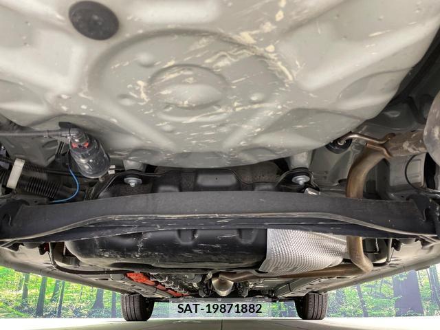 Toyota AQUA 2023-07 8877328-18