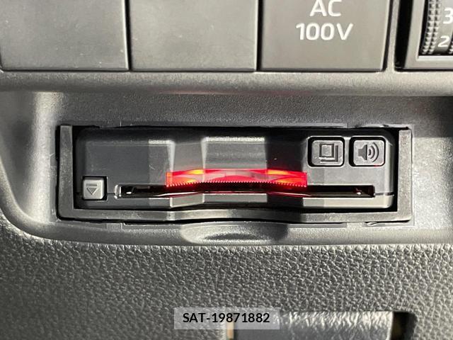 Toyota AQUA 2023-07 8877328-3