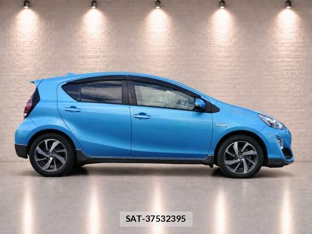 Toyota AQUA 2015-07 8877502-1