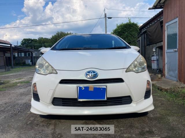 Toyota AQUA 2012-11 8877541-0