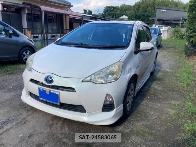 Toyota AQUA 2012-11 8877541-1