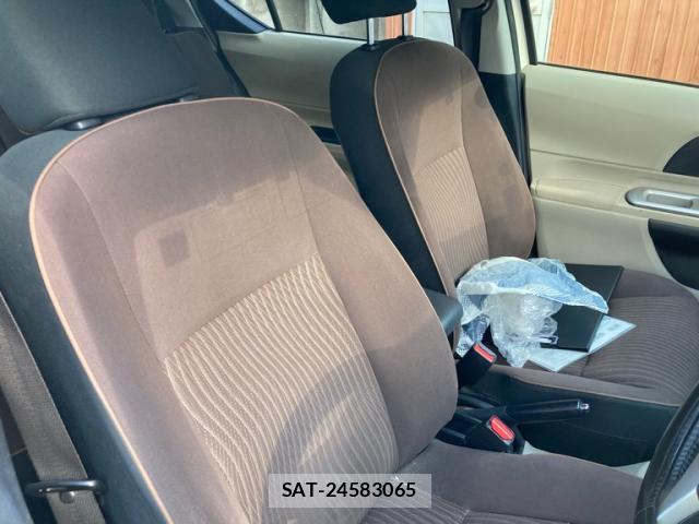Toyota AQUA 2012-11 8877541-10