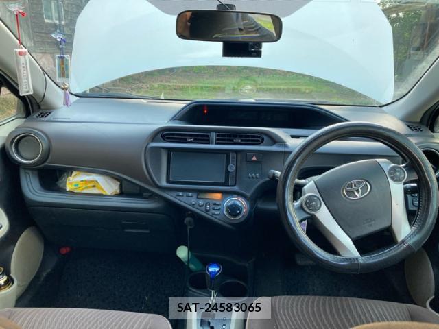 Toyota AQUA 2012-11 8877541-14