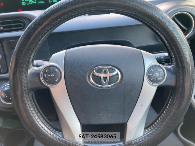 Toyota AQUA 2012-11 8877541-16