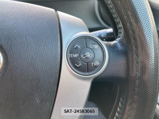 Toyota AQUA 2012-11 8877541-18
