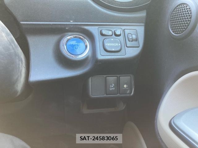 Toyota AQUA 2012-11 8877541-19