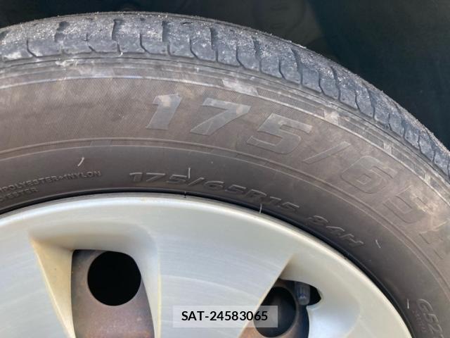 Toyota AQUA 2012-11 8877541-3