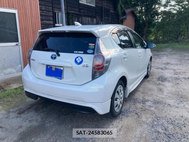 Toyota AQUA 2012-11 8877541-6