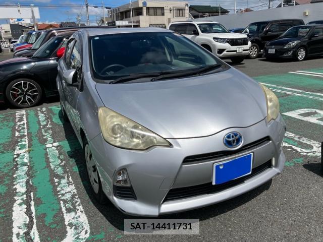 Toyota AQUA 2012-10 8877628-0