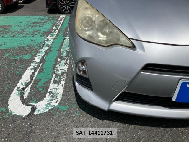 Toyota AQUA 2012-10 8877628-1