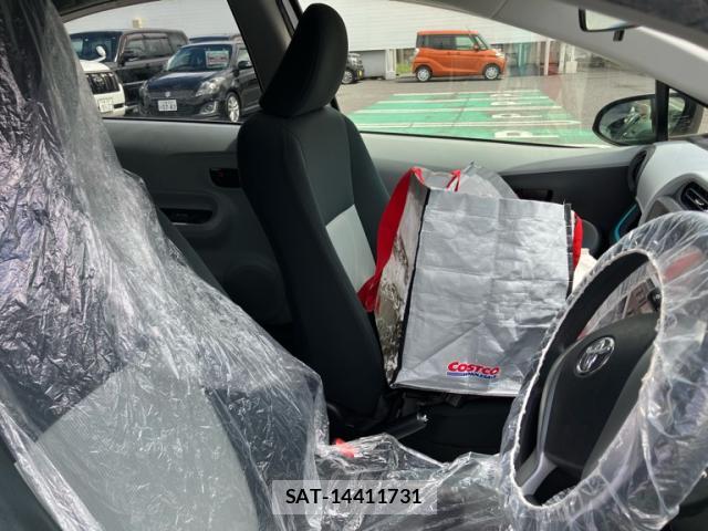 Toyota AQUA 2012-10 8877628-10