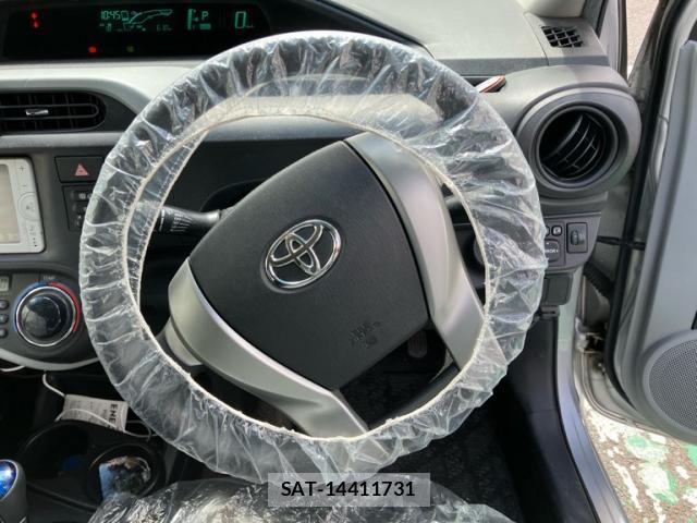 Toyota AQUA 2012-10 8877628-15