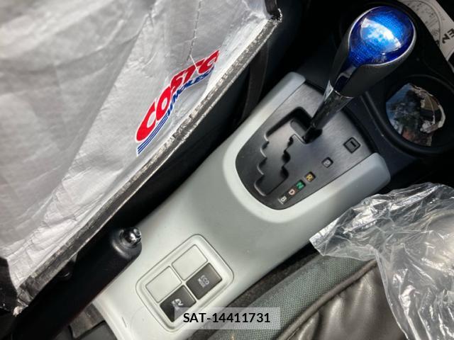 Toyota AQUA 2012-10 8877628-16