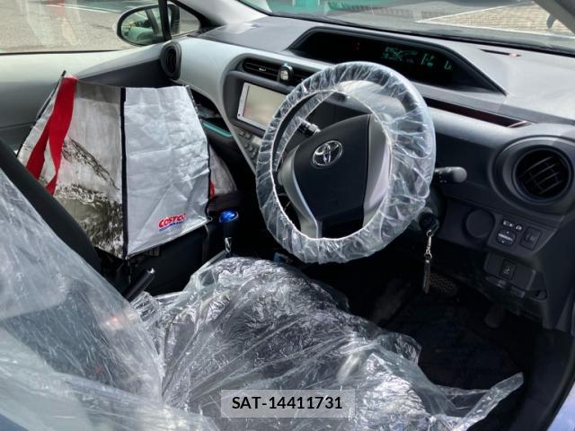 Toyota AQUA 2012-10 8877628-9