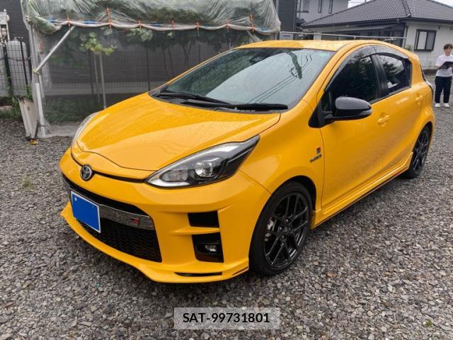 Toyota AQUA 2017-12 8877903-1