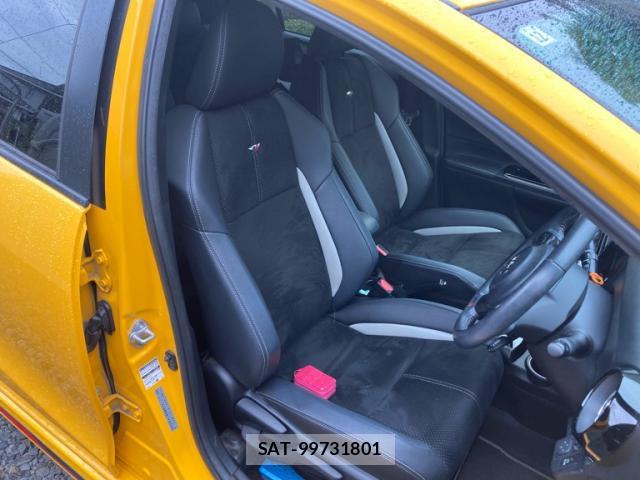 Toyota AQUA 2017-12 8877903-10