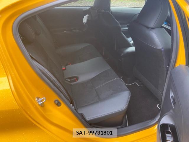 Toyota AQUA 2017-12 8877903-11