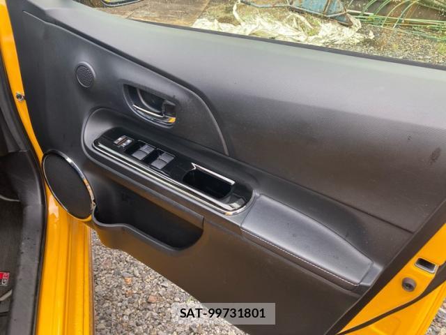 Toyota AQUA 2017-12 8877903-14