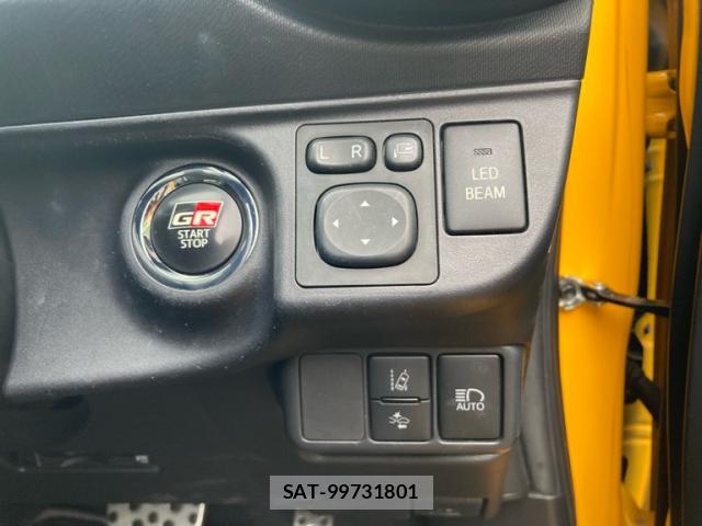 Toyota AQUA 2017-12 8877903-15