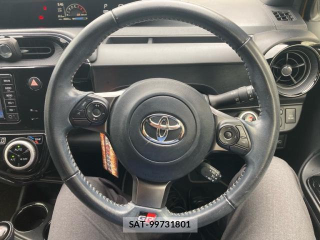 Toyota AQUA 2017-12 8877903-17