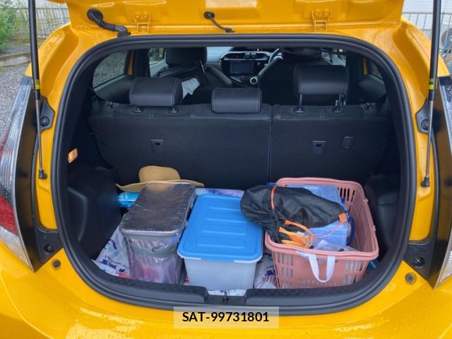 Toyota AQUA 2017-12 8877903-7