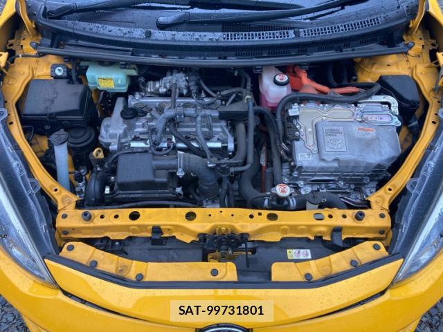 Toyota AQUA 2017-12 8877903-9