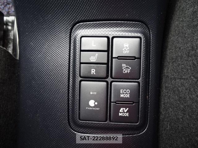 Toyota AQUA 2019-01 8875868-12