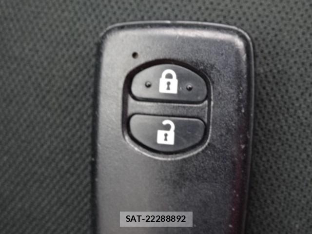 Toyota AQUA 2019-01 8875868-5