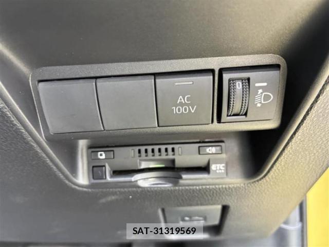 Toyota AQUA 2023-07 8878134-12