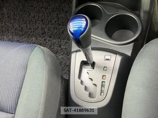 Toyota AQUA 2016-07 8878184-16