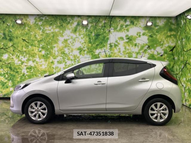 Toyota AQUA 2022-09 8878187-1