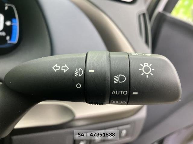 Toyota AQUA 2022-09 8878187-14