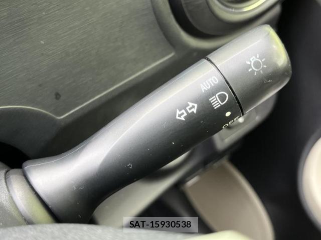 Toyota AQUA 2013-02 8878230-14