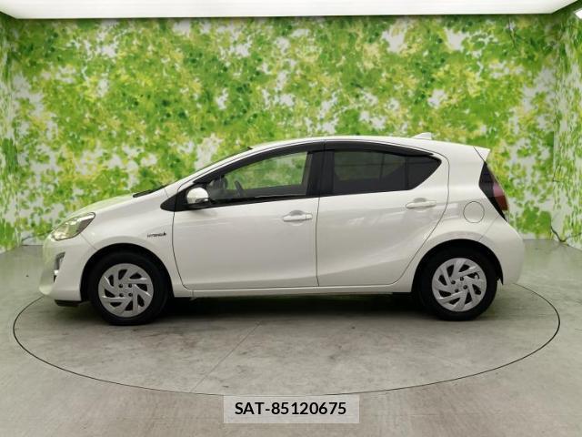 Toyota AQUA 2015-11 8878247-1